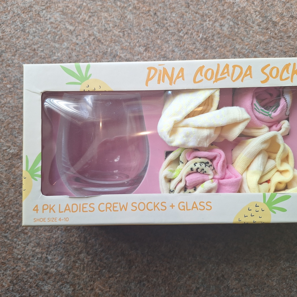 Pina Colada Ladies Crew Socks with Glass Set